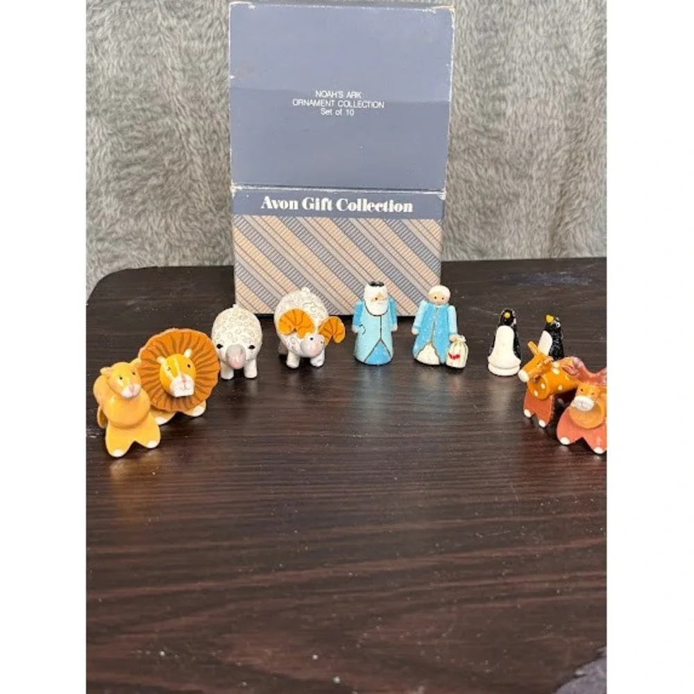 Vintage Avon Noahs Ark Ornament Collection Set of 10 Wooden Mini Figurines Boxed